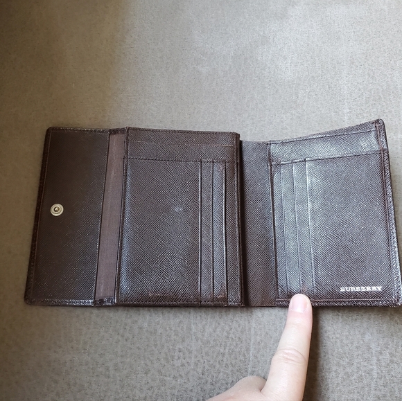 Burberry Tri-fold Wallet Dark Brown Leather Embossed Check With Kiss Lock - Picture 4 of 12